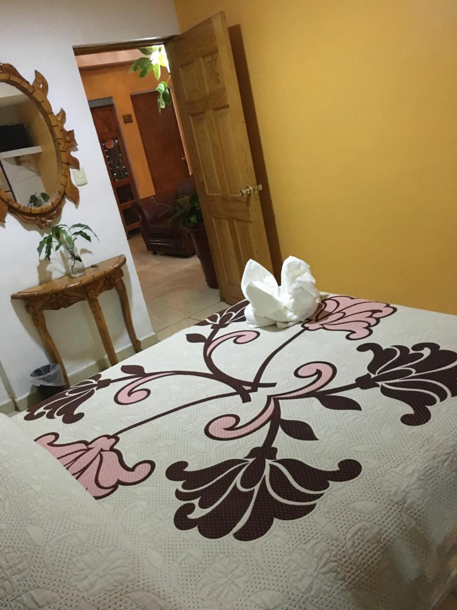 Pátzcuaro Hotel Posada Camelinas מראה חיצוני תמונה