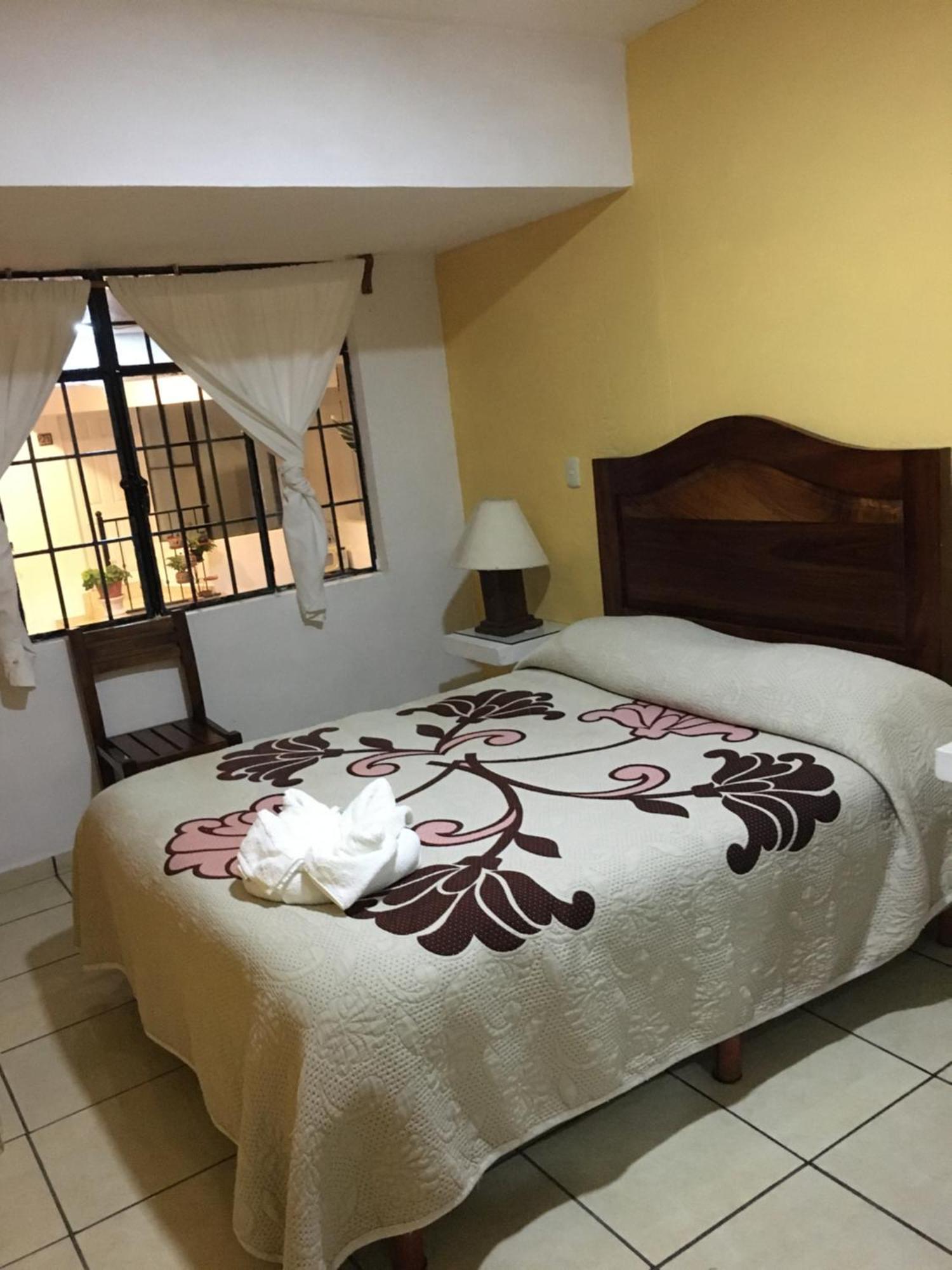 Pátzcuaro Hotel Posada Camelinas מראה חיצוני תמונה