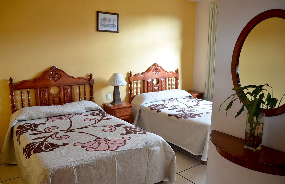 Pátzcuaro Hotel Posada Camelinas מראה חיצוני תמונה