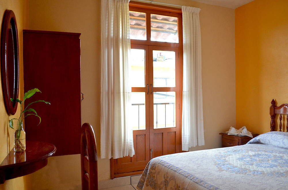 Pátzcuaro Hotel Posada Camelinas מראה חיצוני תמונה