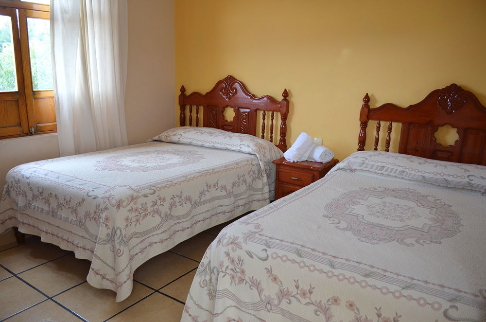 Pátzcuaro Hotel Posada Camelinas מראה חיצוני תמונה