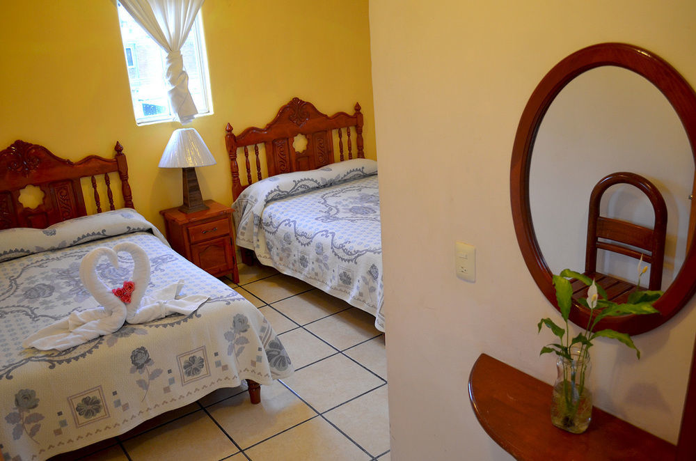 Pátzcuaro Hotel Posada Camelinas מראה חיצוני תמונה