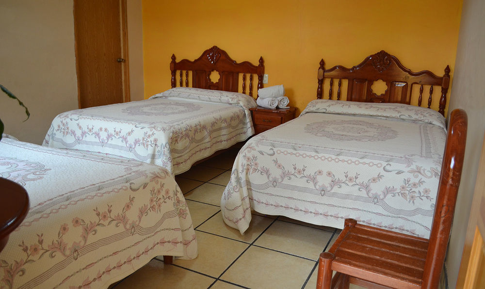 Pátzcuaro Hotel Posada Camelinas מראה חיצוני תמונה