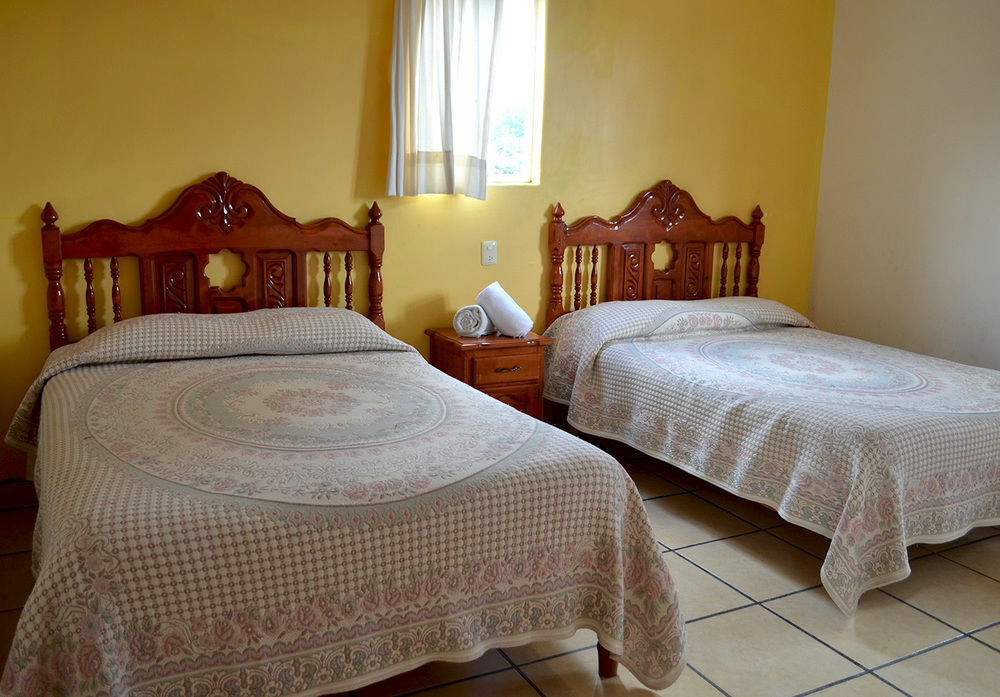 Pátzcuaro Hotel Posada Camelinas מראה חיצוני תמונה