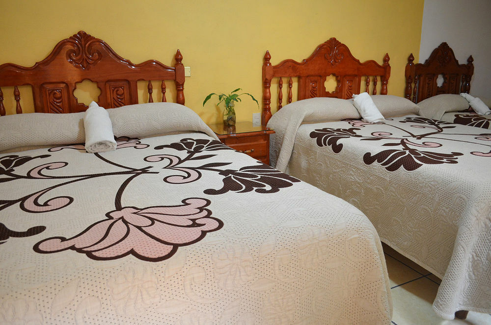 Pátzcuaro Hotel Posada Camelinas מראה חיצוני תמונה