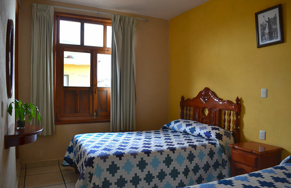 Pátzcuaro Hotel Posada Camelinas מראה חיצוני תמונה