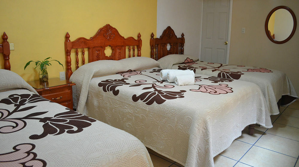 Pátzcuaro Hotel Posada Camelinas מראה חיצוני תמונה